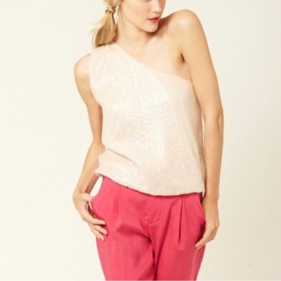 Alice + Olivia Sasha one-shouldered silk sequined top in light nude/champagne - Picture 2 of 12